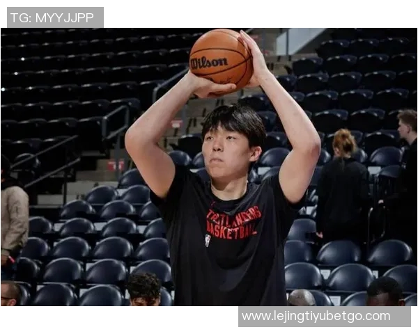 斯普利特限制杨瀚森进攻角色让其专注底角投篮发挥优势